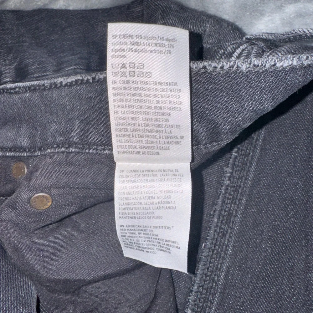 American Eagle - Black - Highest Waist '90s Boyfriend Short - Picture 6 of 6